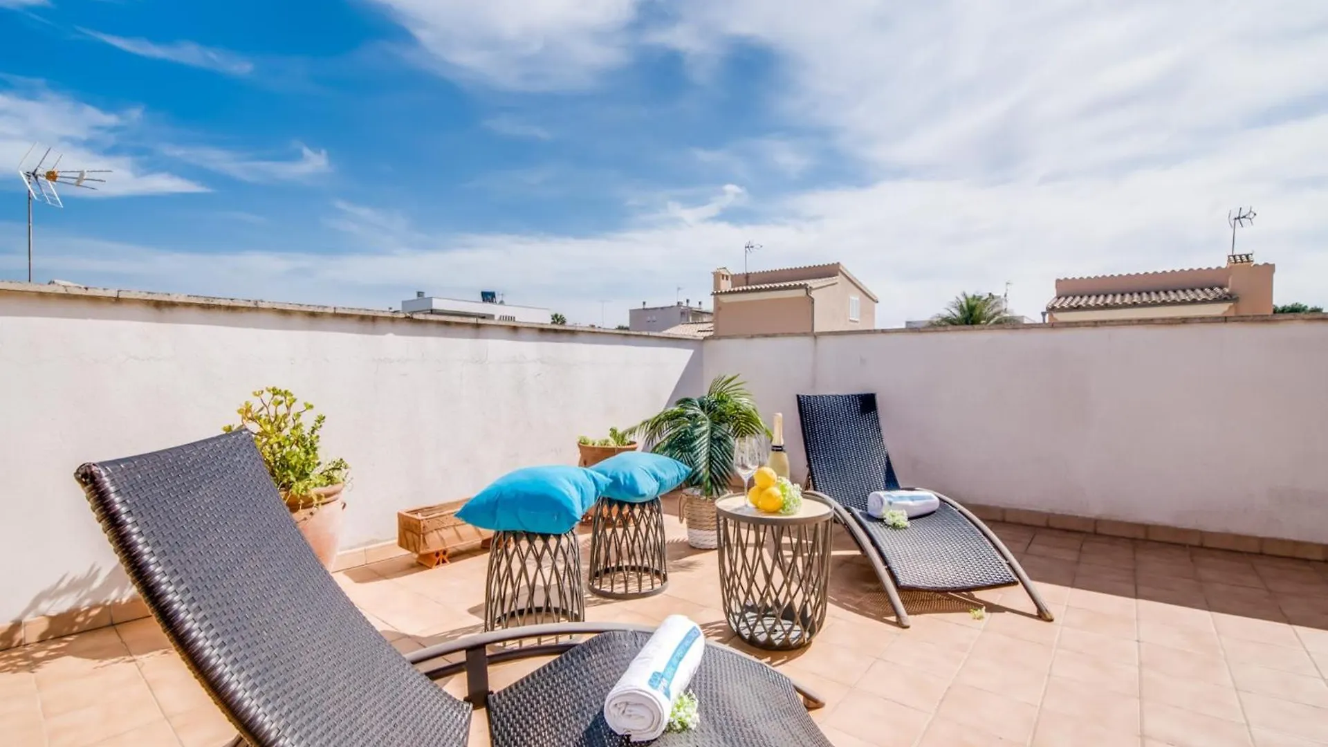 Charming Holiday Home With Terrace Can Picafort  Appartement